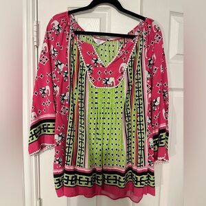 Crown and Ivy Woman. 2x. Rayon top.